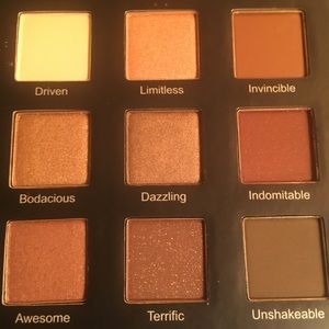 2 New Real Her playbook Shadow palette 2. 9 shades